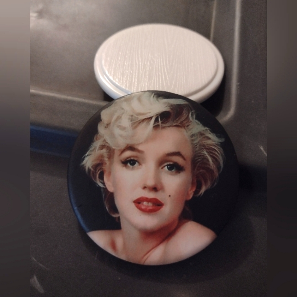 Marilyn Monroe compact mirror
